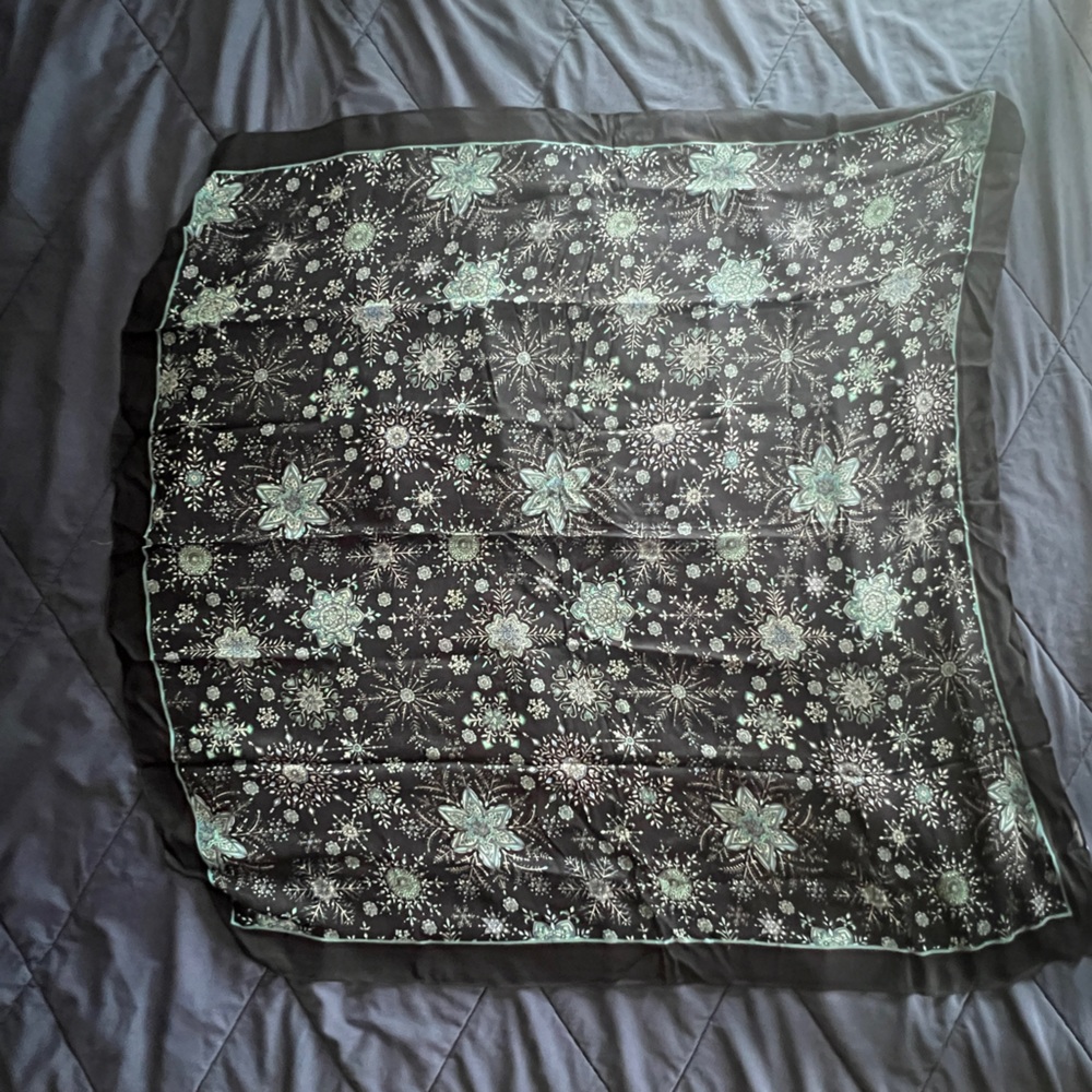 J. Jill blue snowflake winter beautiful Patterned Scarf